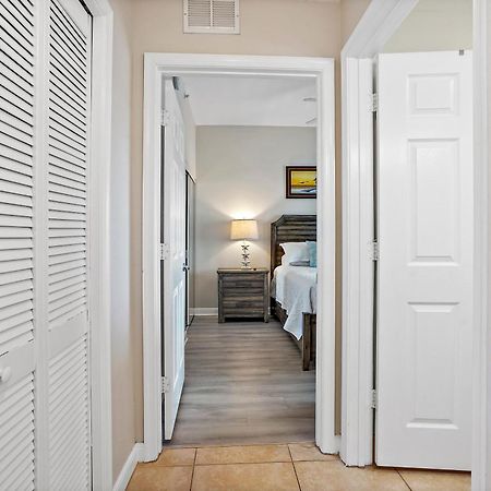 Oceanfront Luxury Condo! Mins To Beach! Rum Bar Next Door! Sint-Petersburg Buitenkant foto
