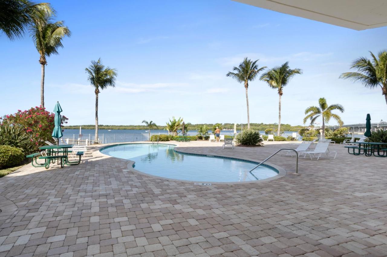 Oceanfront Luxury Condo! Mins To Beach! Rum Bar Next Door! Sint-Petersburg Buitenkant foto