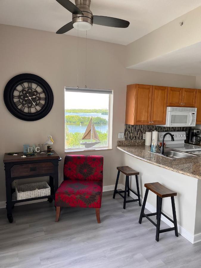 Oceanfront Luxury Condo! Mins To Beach! Rum Bar Next Door! Sint-Petersburg Buitenkant foto