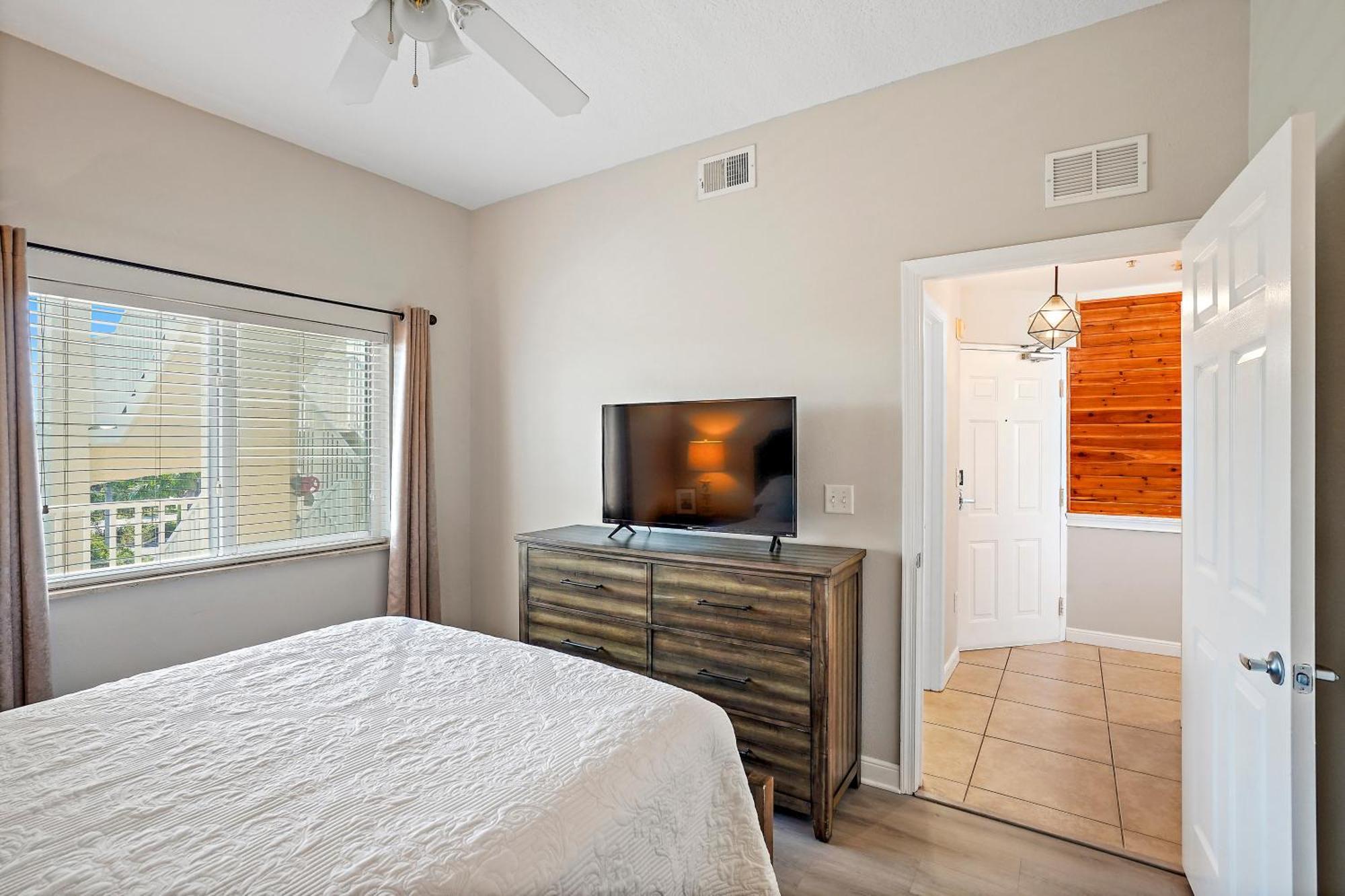 Oceanfront Luxury Condo! Mins To Beach! Rum Bar Next Door! Sint-Petersburg Buitenkant foto