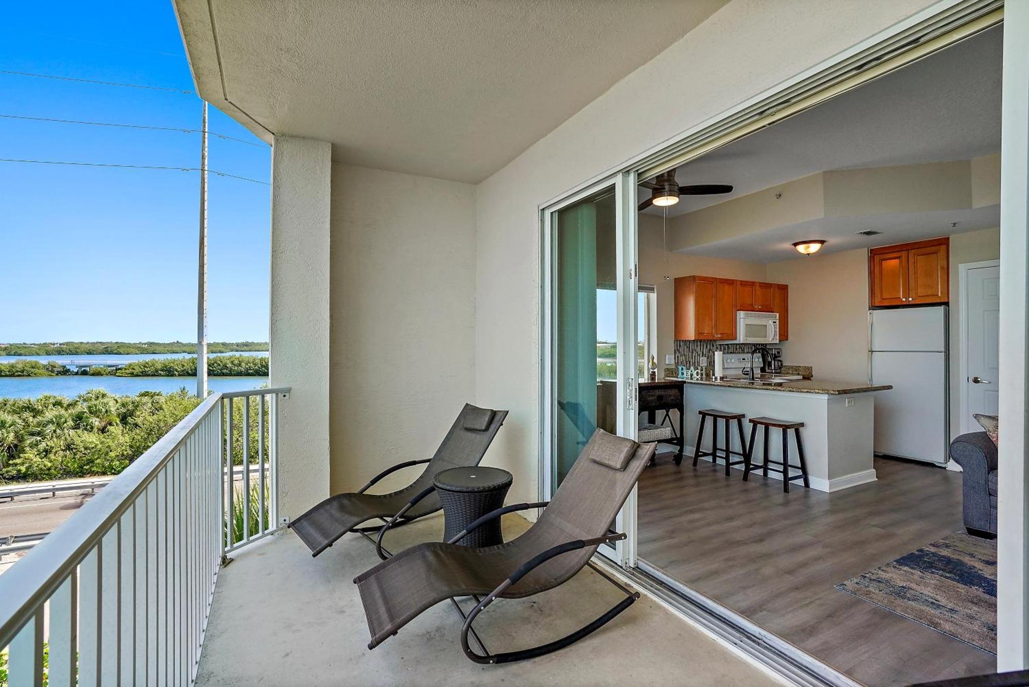 Oceanfront Luxury Condo! Mins To Beach! Rum Bar Next Door! Sint-Petersburg Buitenkant foto