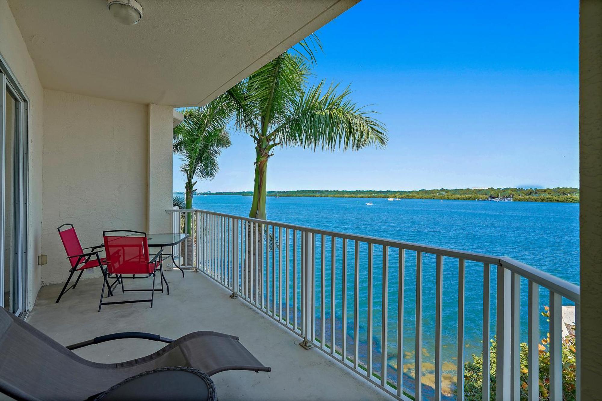 Oceanfront Luxury Condo! Mins To Beach! Rum Bar Next Door! Sint-Petersburg Buitenkant foto