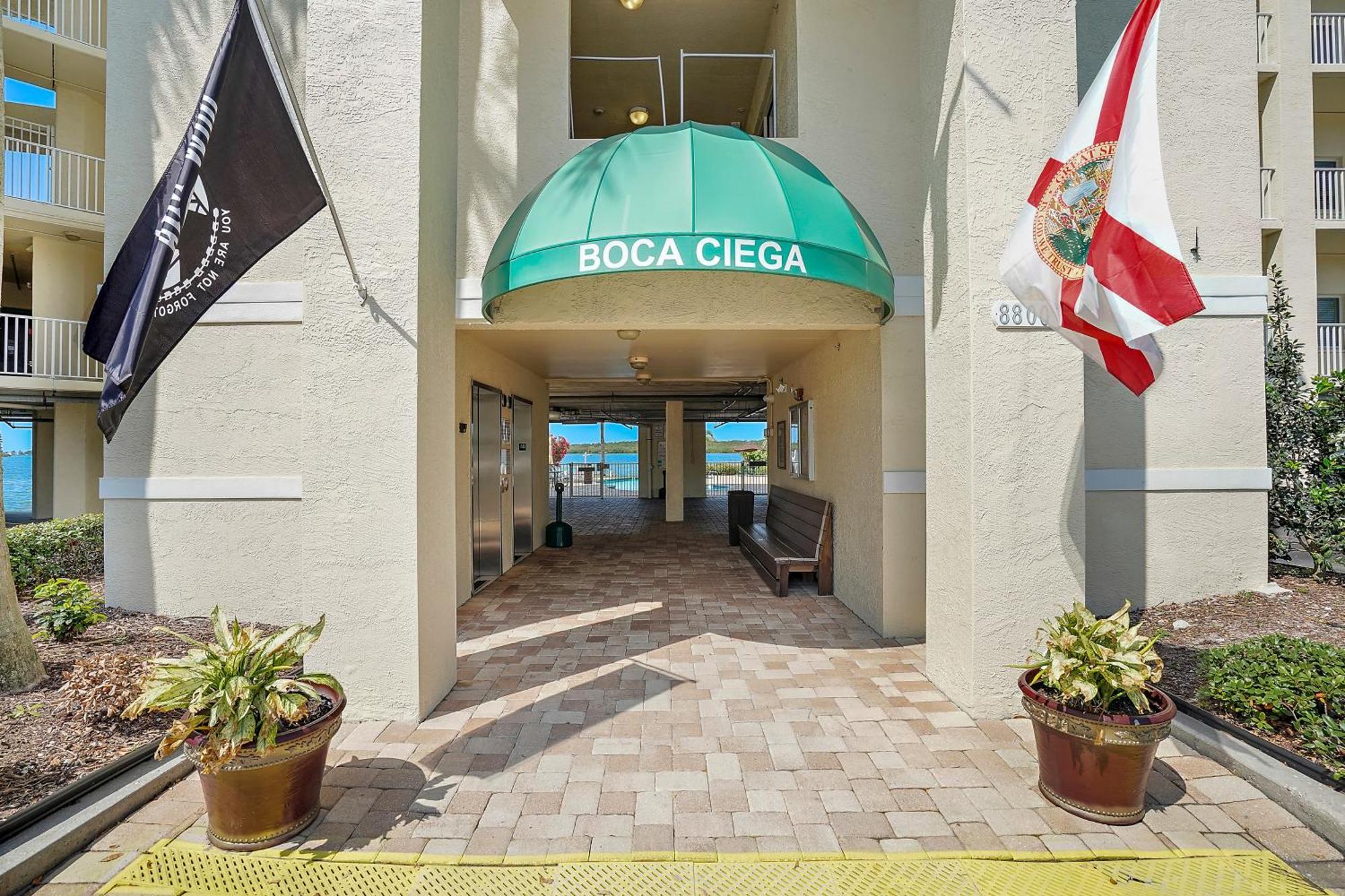 Oceanfront Luxury Condo! Mins To Beach! Rum Bar Next Door! Sint-Petersburg Buitenkant foto